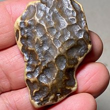 老皮禪意手感絲紋石，正面一個坐佛，背面一個睡佛～25557 歷史價格詳細信息