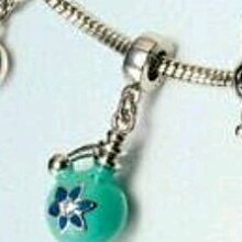 Charme 施華洛可愛小花造型C圈耳環 歷史價格詳細信息