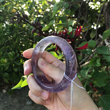 AAA+天然紫水晶手環～《芋10款》，手圍20號手圍，手鐲內徑62mm寬13厚8mm，難得大手圍玉鐲～別再錯過喔！紫水晶：招正財、遇貴人、增智慧！［熊寶貝珠寶］ 歷史價格詳細信息