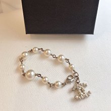 Chanel *珍珠荔枝皮*（卡包）手機殼????全新保存品；可自行diy貼上鏡子，加上長鍊！???? 歷史價格詳細信息