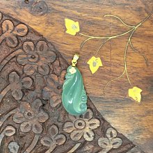 天然翡翠 18k 冰起光 水滴 掛件 吊墜 有證書 冰起光的料子 淡綠色 小圓蛋是 翡翠 飾品 收藏【二手】【微淵古董】-2589 歷史價格詳細信息