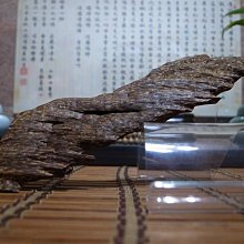 羽寬．老山．香磚 　檀間能得幾回醉？寧為此香醉幾回！　絕版老檀香磚，印度之最！　１００克裝 歷史價格詳細信息