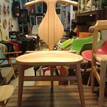 【挑椅子】北歐簡約 有扶手 可旋轉 塑料椅 塑膠椅 辦公椅 會議椅。白色。(復刻品) 580-3 歷史價格詳細信息