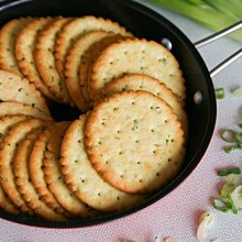 ☆瑜兒婦幼精品☆ 預購 嘉義 福義軒 胡椒餅 福椒餅 福椒蘇打餅 300g (賣場任選3包以上才出貨) 歷史價格詳細信息