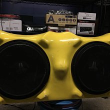 售 雙12主動式重低音 含電容   原廠配的擴大機很夠力 很蹦  長89寬30高37  售3800物品在湖口交流道附近可面交測試 歷史價格詳細信息