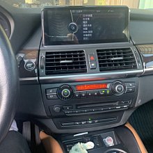 【X6藍芽5.0 金屬質感 耳掛式藍芽耳機 贈收納盒 斜角入耳】強勁低音 通話降噪 記憶配對 生活防水#7701 歷史價格詳細信息