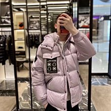 Moncler 重工潑墨發泡立體大標印花情侶短袖T恤，又是很奶思的一款重工短袖，整個就是很蒙口， 歷史價格詳細信息
