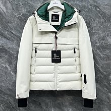 moncler grenoble壓膠滑雪羽絨服 彰顯造型氣質的不朽傳奇．極致款的休閑戶外型羽絨服 歷史價格詳細信息