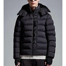 Moncler 棉質 翻領 POLO衫 經典logo 款。黑 / 白 任選 歷史價格詳細信息
