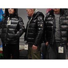 ☆CAESAR☆MONCLER☆三色織帶彩虹條連帽羽絨服 100％原廠商 yZQ785 歷史價格詳細信息