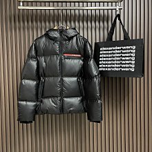 【PRADA】經典Saffiano 三角LOGO 雙口袋穿釦束口 尼龍後背包 ~~ 特價出清 ~~ 歷史價格詳細信息