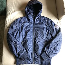 Prada 連帽外套 顯瘦！顯腿長！保暖連帽收腰！經典三角標立體口袋尼龍拉鍊帶帽收腰外套 歷史價格詳細信息