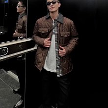 BURB 2024春夏新款首發專柜最新款短袖圓領T恤  設計前衛時尚高支棉面料.手感柔軟.穿著舒適.專柜級別精致車線.做工精細.上 NO15418 歷史價格詳細信息