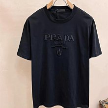 Prada T恤 上衣 貼膚舒適，耐看又好穿，經典簡約logo設計，極簡主義百搭造型單品高級又時髦 歷史價格詳細信息