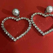 韓國簡約氣質閃耀輕奢珍珠鑽造型金屬鏤空時尚大抓夾鯊魚夾盤髮髮飾 歷史價格詳細信息