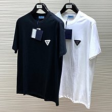 Prada T恤 上衣 貼膚舒適，耐看又好穿，經典簡約logo設計，極簡主義百搭造型單品高級又時髦 歷史價格詳細信息
