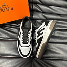 Hermes 這款飯盒包帆布的材質不壹樣，帆布的質感強，又耐用，經緯紗均用多股線交織，這款包采用的是粗帆布，使得織物堅牢耐折 歷史價格詳細信息