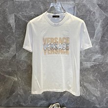 VERSACE范思哲 2024春夏新款歐洲專柜爆款 頂級GW款 時尚名星網紅款休閑短袖T恤（微闊版）尺碼：M~3XL(115～斤可 NO15691 歷史價格詳細信息