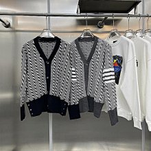 代購 熱銷#ThomBrowne純色休閑沙灘褲男女同款尼龍速干防風面料直筒五 歷史價格詳細信息