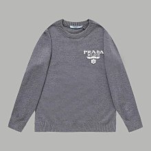 款式：普拉達Prada滿印高領羊毛毛衣顏色：圖片色尺碼：S-XXL面料：羊毛：全套無性別區分 男女同款 NO15900 歷史價格詳細信息