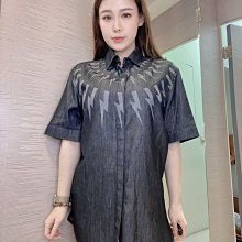 NEIL BARRETT 褐綠色V領英文字T恤     原價   14200      特價 6900 歷史價格詳細信息