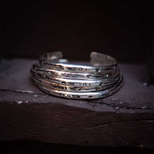 (己售)酷炫眼鏡盒 (鐵製)日本購回 精緻超優 全新未使用 特惠出清 粉絲回購價A大5 歷史價格詳細信息