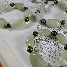 【齊花花】玉兔呈祥紅蠟石手串‧氣質高雅‧溫柔細膩‧旺人緣‧招財鎮宅‧穩固運勢‧化解太歲‧逢凶化吉~（Y108） 歷史價格詳細信息