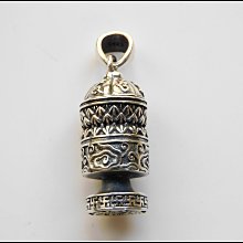 【雅之賞|佛教|藏傳文物】特賣*復古925純銀 六字真言萬字祥雲護身吊墜~072068 價格比較,價格查詢,歷史價格詳細信息