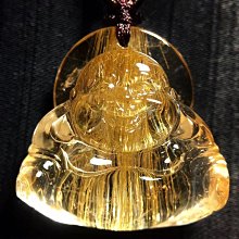 天然鈦晶彌勒佛吊墜 雕工精湛 全淨體，顏色金黃，面相祥和，佛佑有緣人，心中有佛，萬事皆順！52x33x8.5mm 此物屬高檔商品 售出不退換 歷史價格詳細信息