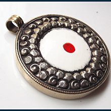 【雅之賞】*特賣*尼泊爾手工鑲嵌黃銅綠度母珊瑚吊墜掛墜~030455 歷史價格詳細信息