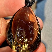 天然鈦晶水滴吊墜 寬板鈦晶 髮絲粗又順，顏色金黃，尺寸約15.8*11.7*8.9mm 此物屬高檔貨 售出不退換 歷史價格詳細信息