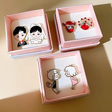 禮盒裝可愛卡通情侶胸新郎新娘結婚照喜慶登記徽章鳳冠官帽配飾~告白氣球 價格比較,價格查詢,歷史價格詳細信息