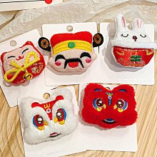 2024新年醒獅飾品毛絨胸新款可愛卡通民族風徽章圍巾帽子別女~告白氣球 價格比較,價格查詢,歷史價格詳細信息