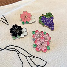 胸ins潮個性男女可愛日系小飾品骷髏動漫卡通別固定衣服徽章~告白氣球 歷史價格詳細信息