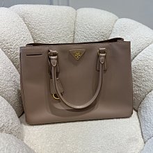 PRADA 中號 三角牌亮面牛皮肩背腋下包(黑色) 歷史價格詳細信息