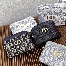 D家新款B30          低幫運動鞋 采用灰色網眼織物和白色科技面料精心制作，飾以反光“CD30”圖形標志，鞋跟和鞋舌飾以 NO.80756 歷史價格詳細信息