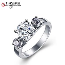 【 日韓流行 白底多顆草莓 零錢包 鑰匙包 收納包 化妝包 】清新粉嫩 拉鍊短款收納。新品現貨特價出清。可裝任何小物包。 歷史價格詳細信息