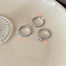 {朵朵韓飾} C3671 韓國直送(正韓)-法式氣質緞面褶皺花朵抓夾(二色) 歷史價格詳細信息