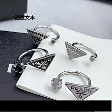 P家 普 拉 達 新品三角標字母胸針 歷史價格詳細信息