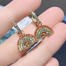【彩虹的跳耀】&hearts;經典復古閃耀倒D字耳環精緻鍍工耳飾鋯石亮鑽耳釘-(虹光) 歷史價格詳細信息