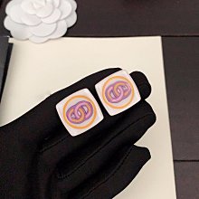 熱銷新款 新款樹脂手镯 采用星星造型水晶和品 牌logo重新演繹 明星大牌同款服裝包包 歷史價格詳細信息