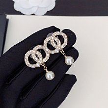 新款熱銷 小香歐美個性名媛字母珍珠吊墜耳環女高級感中長版 明星大牌同款首飾 歷史價格詳細信息