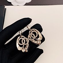 新款熱銷 小香歐美個性鑲鉆字母吊墜山茶花耳環女 明星大牌同款首飾 歷史價格詳細信息