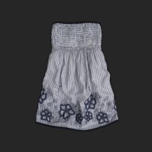 Abercrombie & Fitch 立體英文刺繡字樣T恤 / L / 0427 歷史價格詳細信息