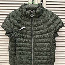 Moncler 羽絨背心 馬甲 外套 配色超級美！專櫃熱賣款！經典不敗 版型非常又萌！私留粉及黑 超超實穿 歷史價格詳細信息