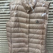 Moncler 羽絨背心 馬甲 外套 配色超級美！專櫃熱賣款！經典不敗 版型非常又萌！私留粉及黑 超超實穿 歷史價格詳細信息