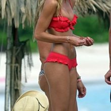 H&M無袖排扣蕾絲V領造型氣質洋裝花苞裙質感連身裙 歷史價格詳細信息