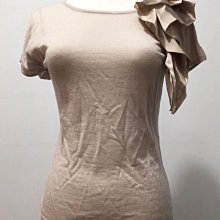 Mango suit mng白色短袖襯衫 短袖上衣 萊卡襯衫 小V領 背後腰部做伸縮 收腰款式 新鮮人面試必備 西班牙品牌 正品 歷史價格詳細信息