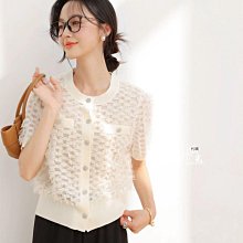 ✈️ 巴黎小時光 ✈️  甜美預設 法式浪漫與溫柔 鏤空花邊翻領琺瑯扣莫代爾棉襯衫  MU 歷史價格詳細信息