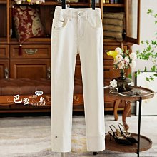 ✈️ 巴黎小時光 ✈️  打動人心的細節 小麻花鏤空波浪邊水鑽扣V領針織開衫   MU 歷史價格詳細信息